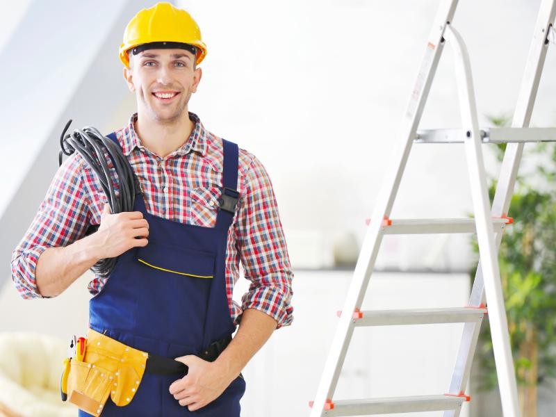 Escadas: como escolher o modelo ideal para cada tipo de trabalho?